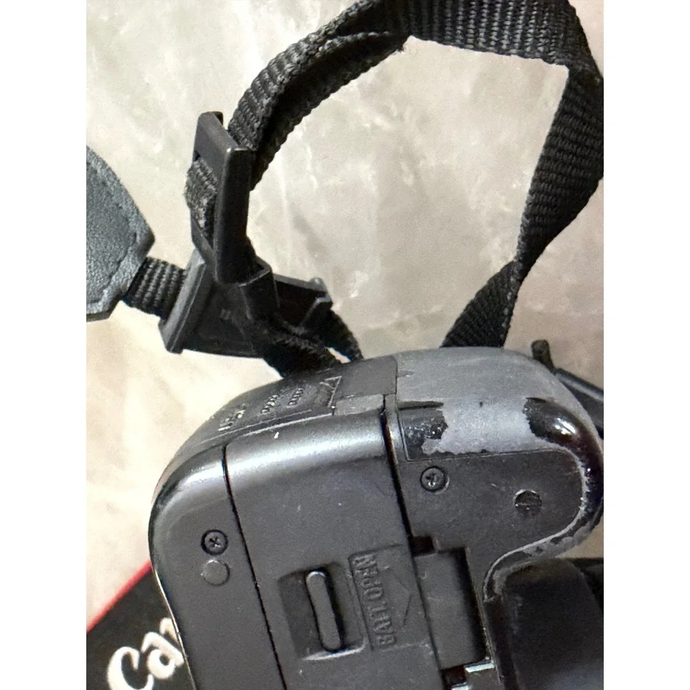 Canon EOS Rebel XS Digital SLR‎ Camera  18-55mm Not Tested for Parts No Charger